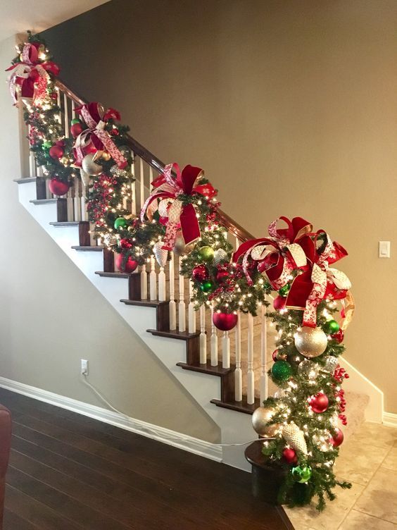 Classic Red and Green Garland