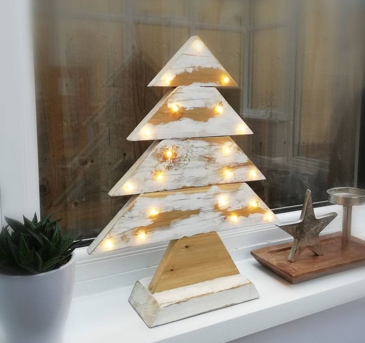 Light-Up Pallet Tree