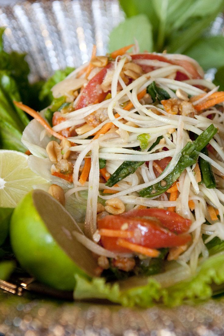 Thai Green Papaya Salad (Som Tum)