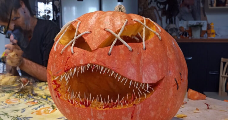 28 Spooky and Simple DIY Halloween Decorations for Your Front Yard