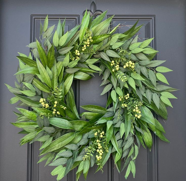 11. Apple and Bay Leaf Wreath