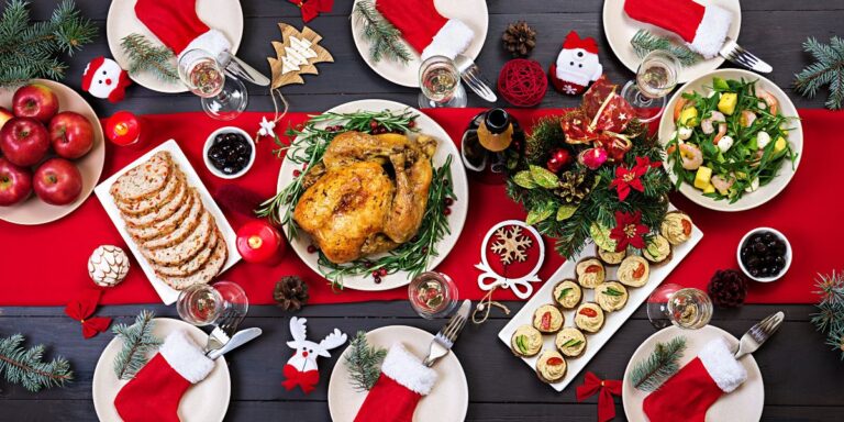 Celebrate in Style with 14 Gorgeous Christmas Table Settings for Your Feast