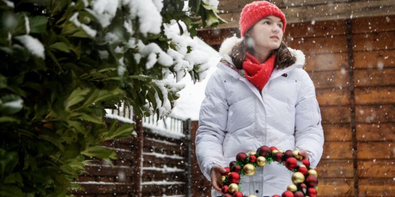 18 Magical Garden Projects for a Christmas Wonderland