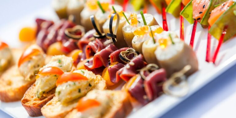 38 Mouthwatering Appetizers to Kick Off Your Thanksgiving Feast
