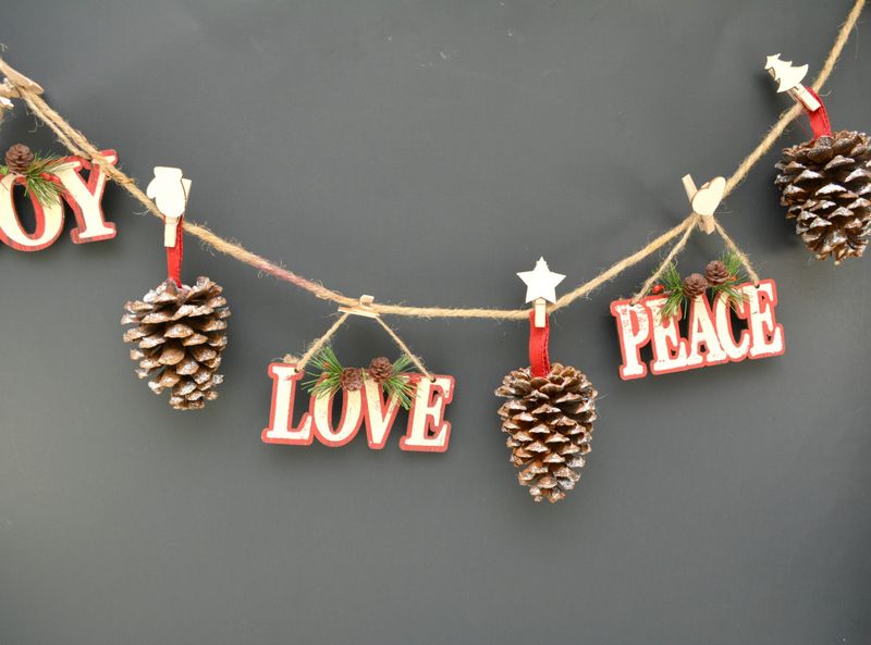 Burlap and Pinecone Garland