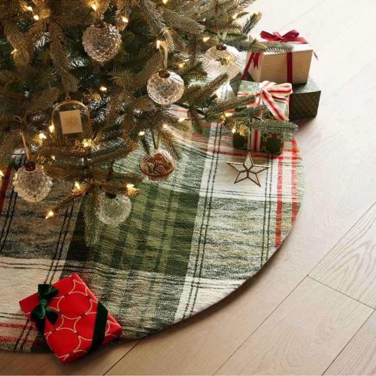 Natural Fiber Tree Skirt