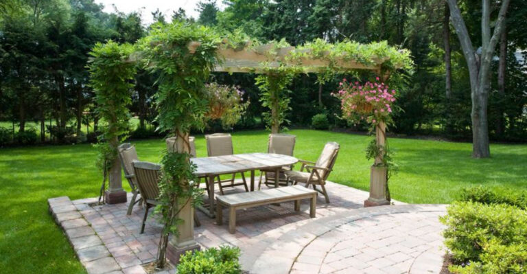 16 Creative Pergola Roof Designs That Bring Shade and Style Outdoors