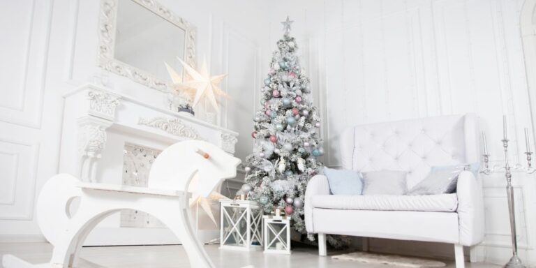 28 White Decorated Christmas Tree Ideas for a Truly Magical Display