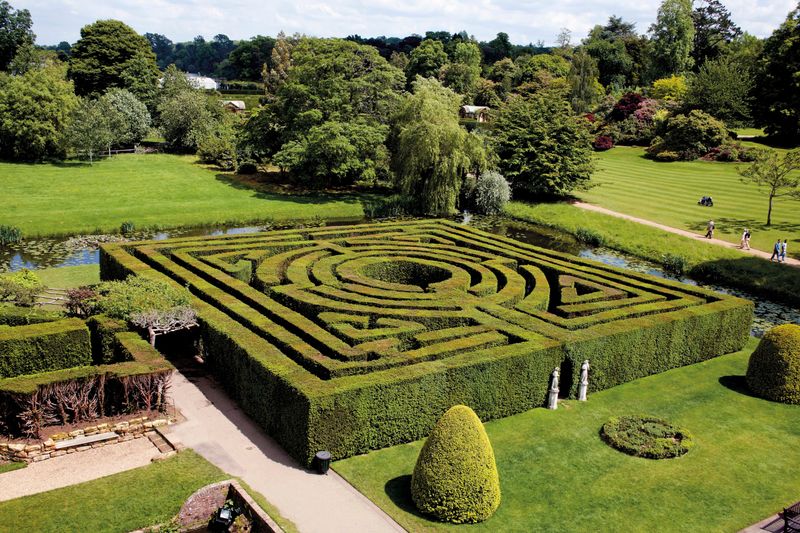 Garden Mazes and Topiary Gardens