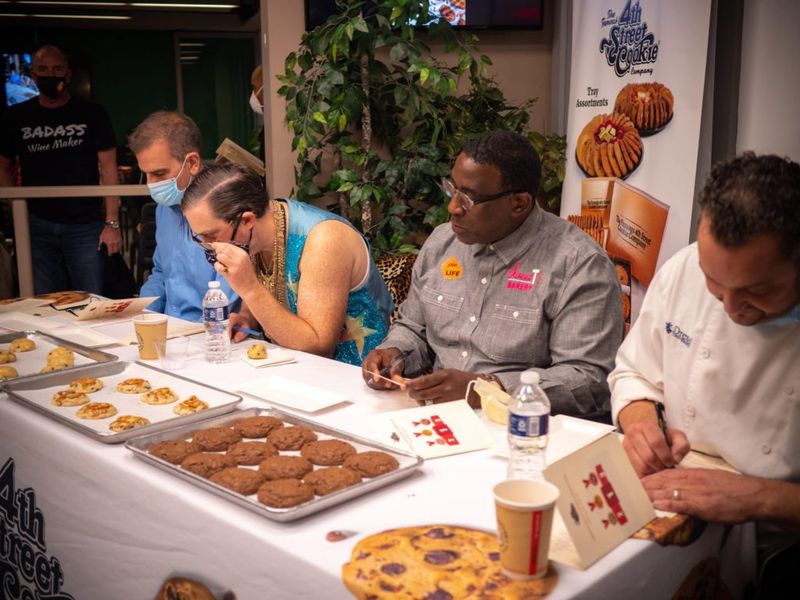 Organize a Cookie Baking Competition