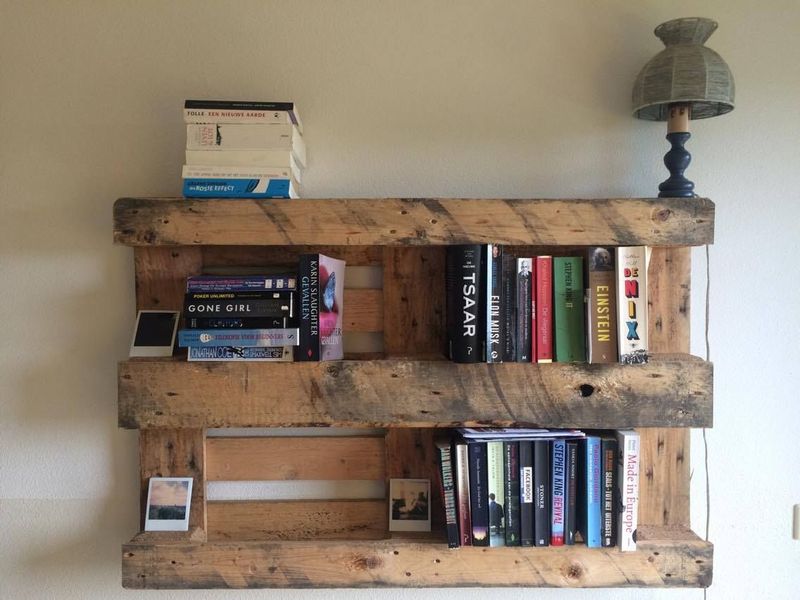 Pallet Bookshelf