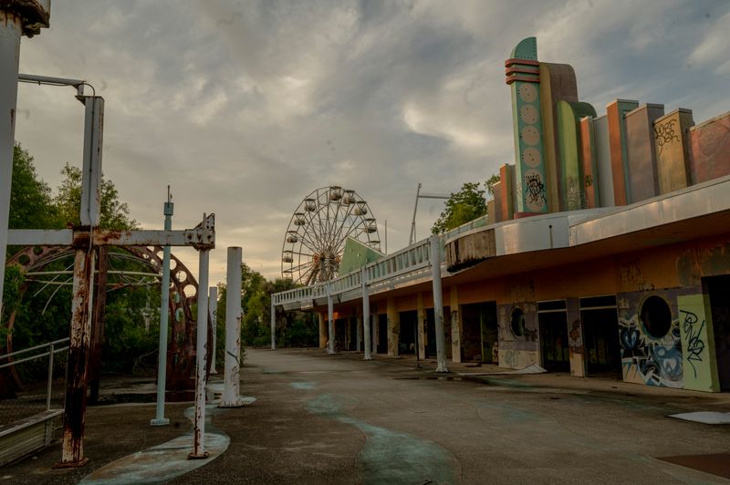 The Silent Theme Park (Six Flags, New Orleans)