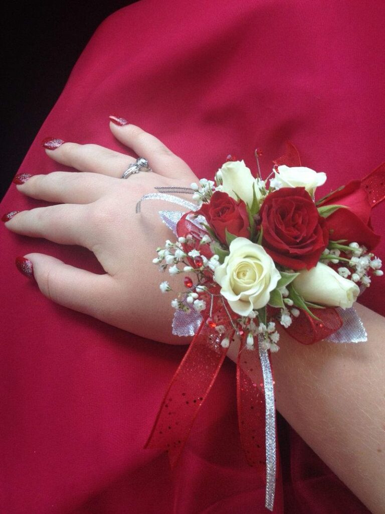 Prom Flower Rings 10 Prom Flowers That Will Instantly Elevate Your Entire Look - Complete ...