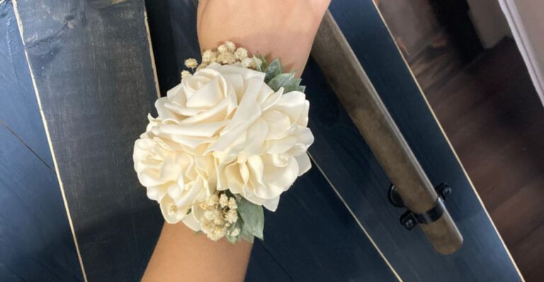 10 Prom Flowers That Will Instantly Elevate Your Entire Look