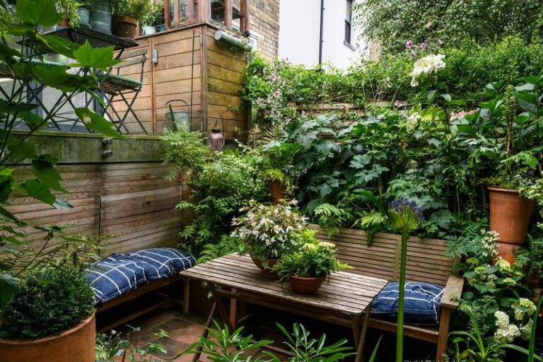 21 Courtyard Garden Ideas to Instantly Elevate Your Outdoor Space ...