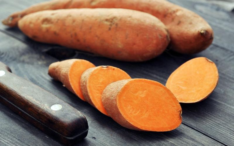 Sweet Potatoes – Packed with beta-carotene, fiber, and potassium (great for gut health).