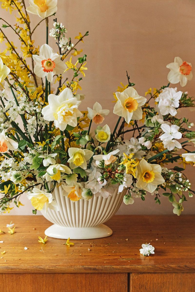 Create Daffodil Arrangements