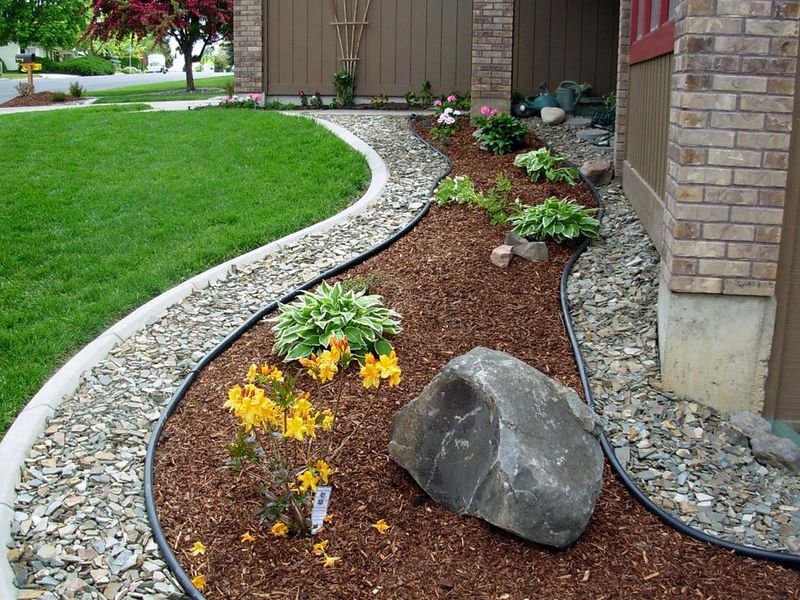 Create a Mulch-Based Landscape