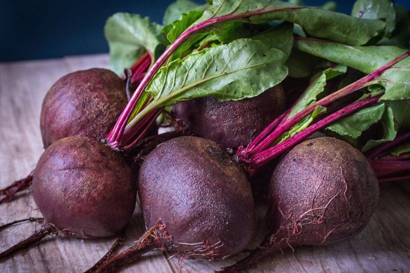 Beets – Rich in nitrates (improves blood flow) and betaine (supports liver function).