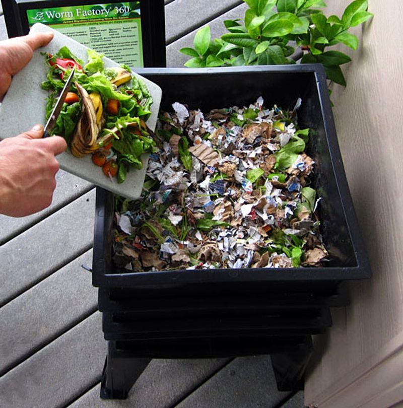 Compact Composting Trays