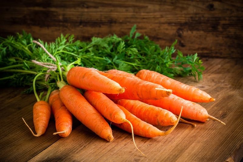 Carrots – High in vitamin A (beta-carotene), supports vision and immunity.