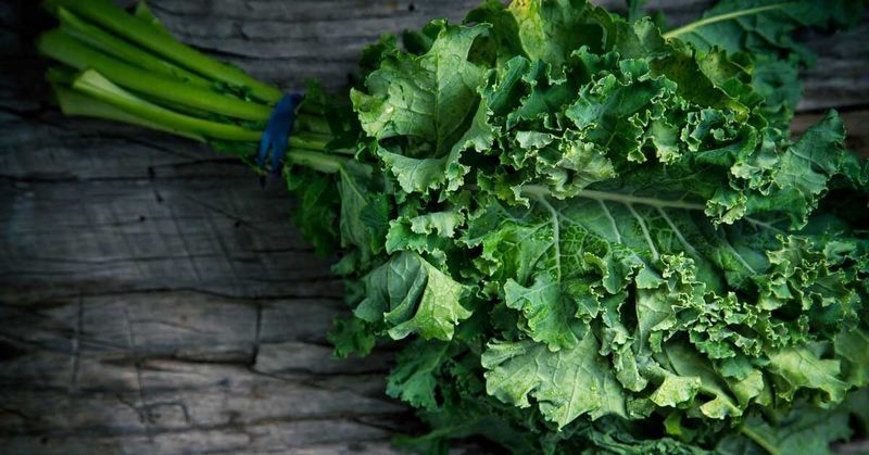 Kale – Packed with vitamin K, C, A, calcium, and antioxidants (like quercetin). Supports heart health and detoxification.