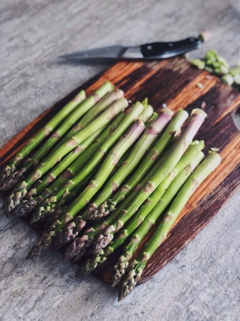 Asparagus – A top source of folate, glutathione (detoxifier), and prebiotic fiber.