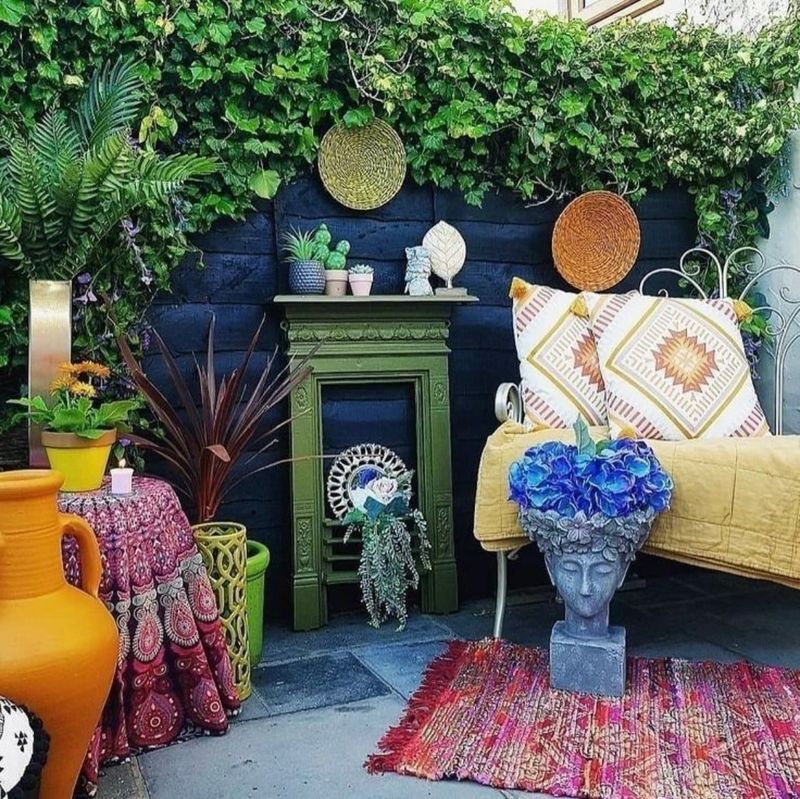 Tacky: Over-the-Top Themes