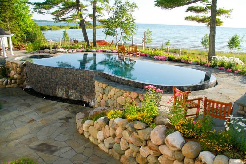 Bird-Friendly Infinity Pool