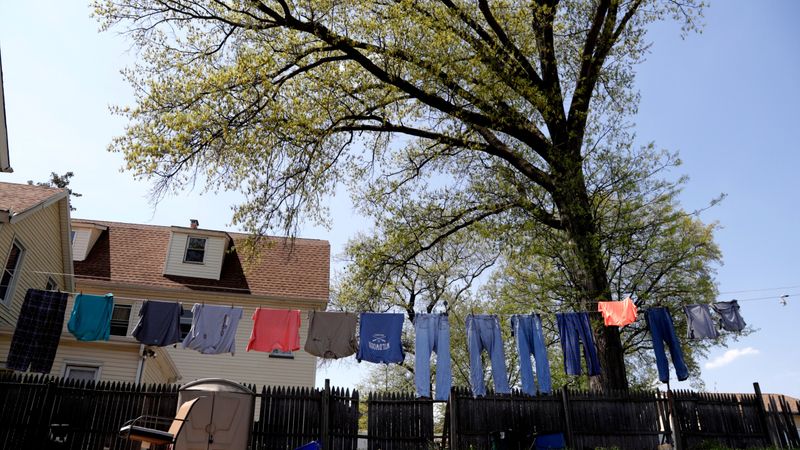 Front Yard Clotheslines (Still Banned in Some HOAs)