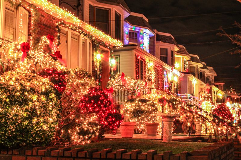 Excessive Holiday Decorations (HOA Rules)