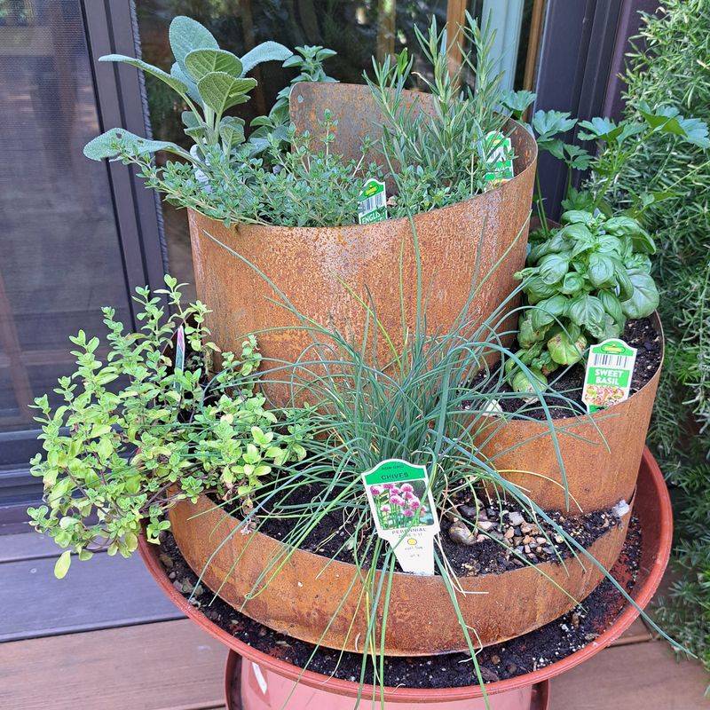 Staggered Shelf Spiral