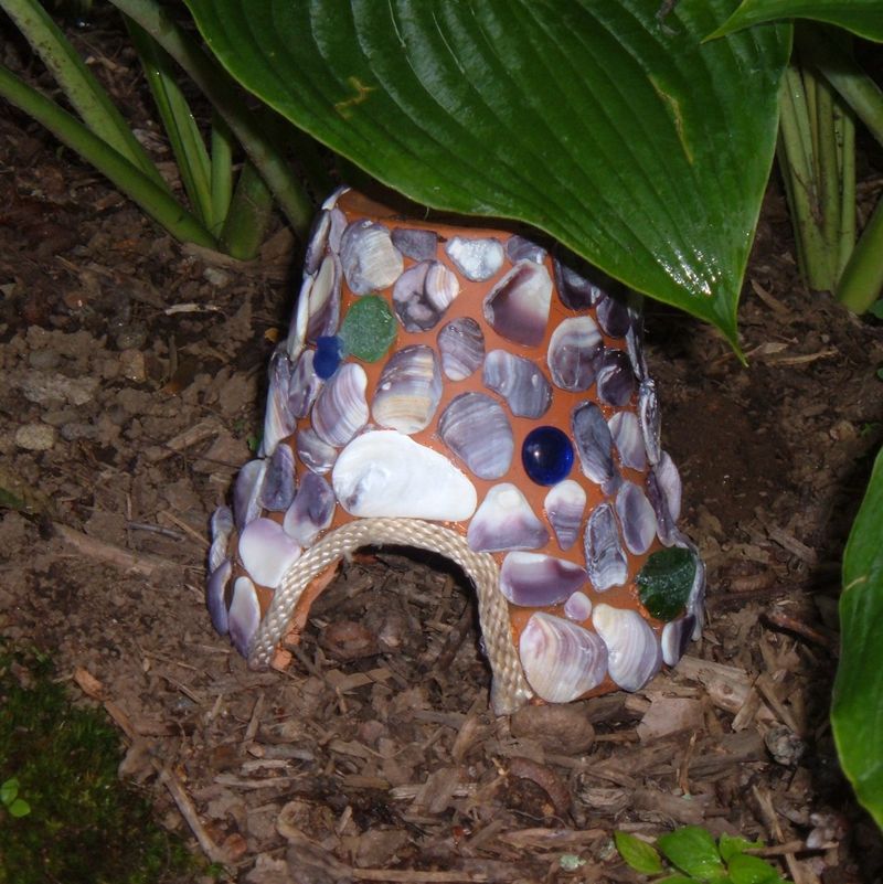 Cool daytime refuge may make a yard more suitable