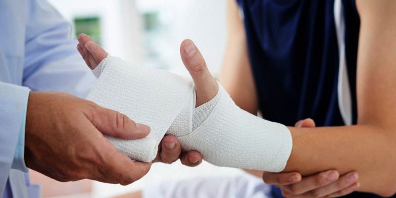 A suspected bite requires emergency care A suspected bite requires emergency care
