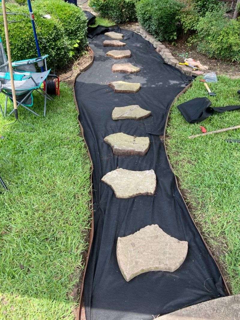 Choose permeable woven fabric for an unplanted gravel path