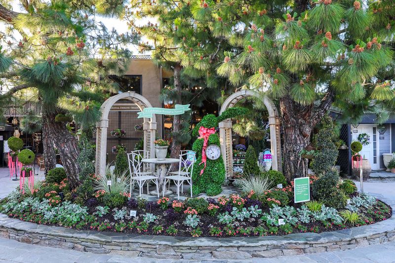 Roger's Gardens (Corona del Mar)
