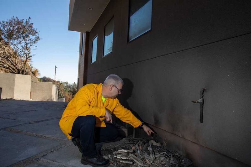 Why windblown embers make mulch near the house a concern