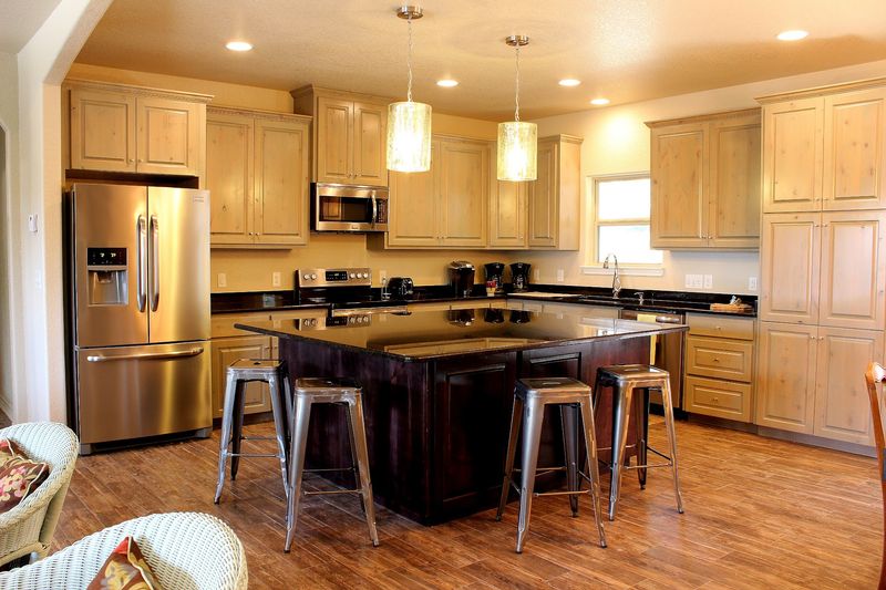 A Kitchen Built for Group Cooking