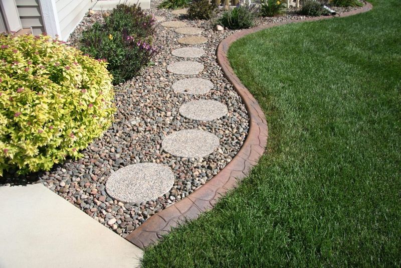 Control the edges and protect nearby plants