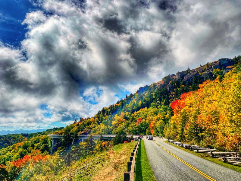 North Carolina has never followed one statewide fall-color schedule