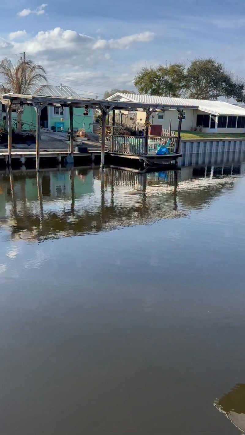 Quiet Dock Zones With Little Boat Traffic
